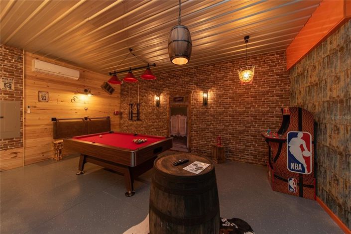 Image No.20-8 Bed Property for sale