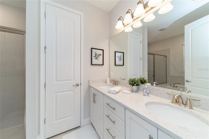 Image No.24-8 Bed Property for sale