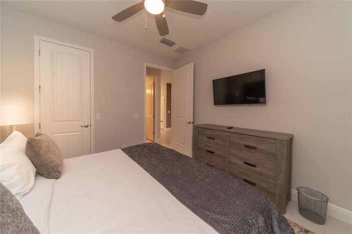 Image No.27-8 Bed Property for sale