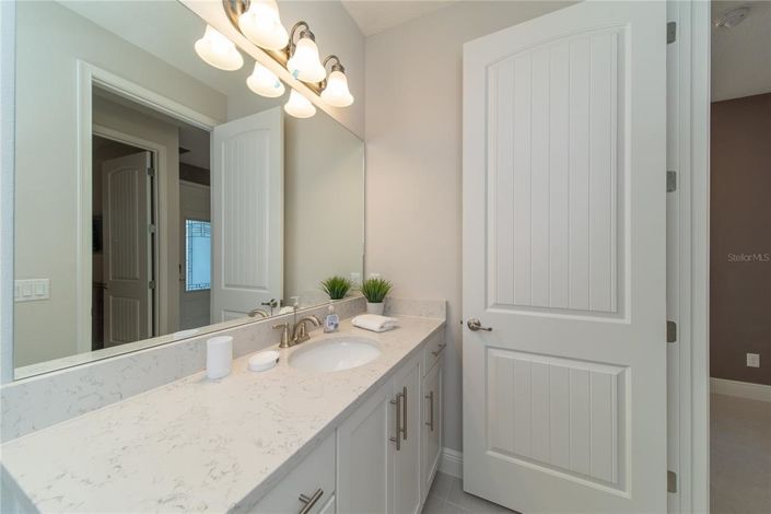 Image No.28-8 Bed Property for sale