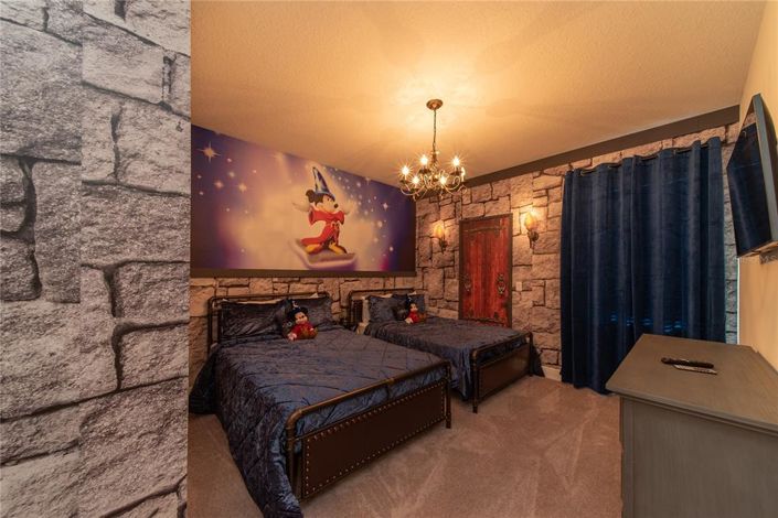 Image No.33-8 Bed Property for sale