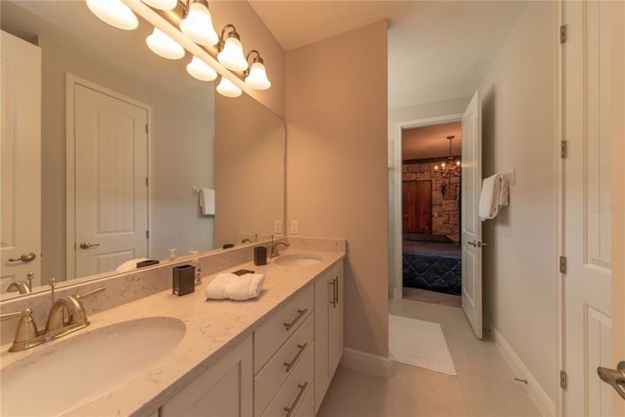 Image No.40-8 Bed Property for sale