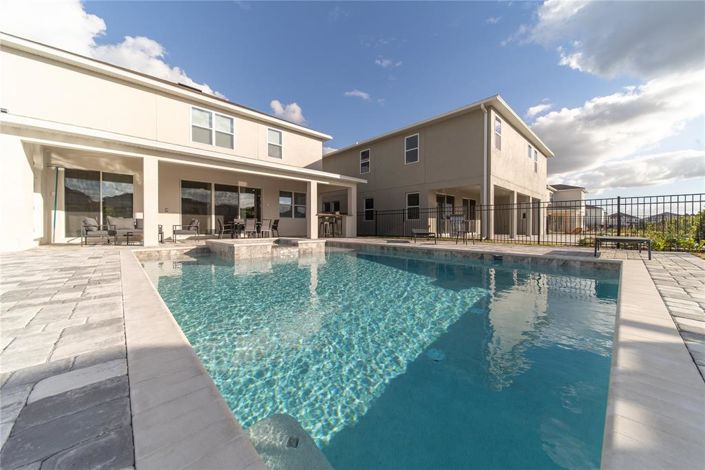 Image No.5-8 Bed Property for sale