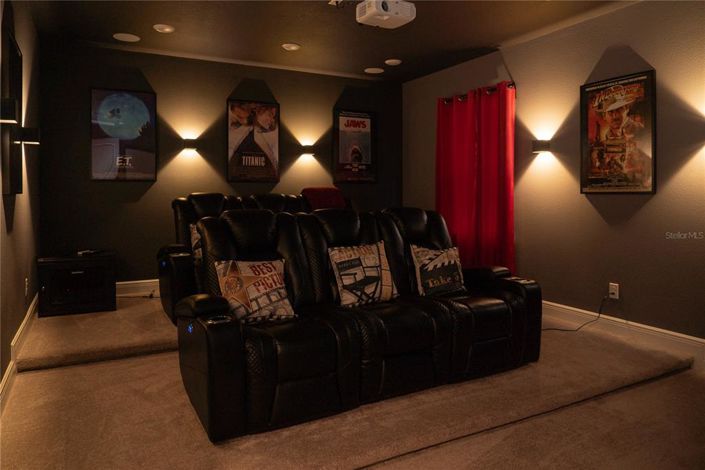 Image No.50-8 Bed Property for sale