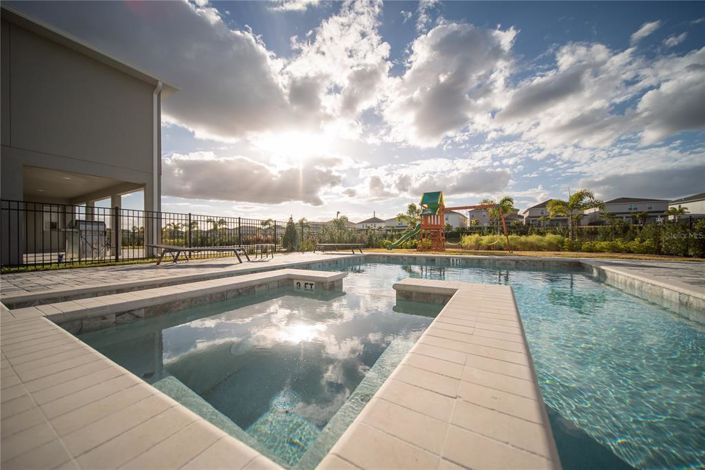 Image No.6-8 Bed Property for sale