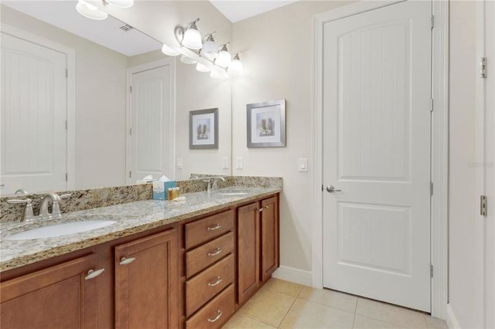 Image No.17-8 Bed Property for sale