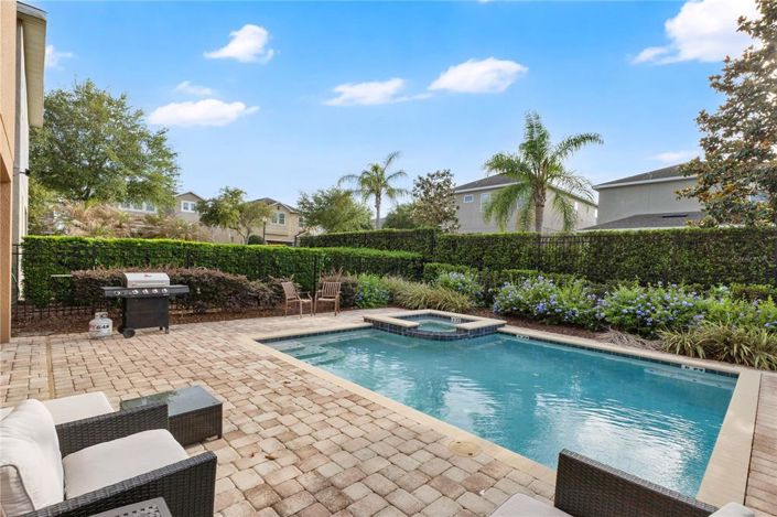 Image No.20-8 Bed Property for sale