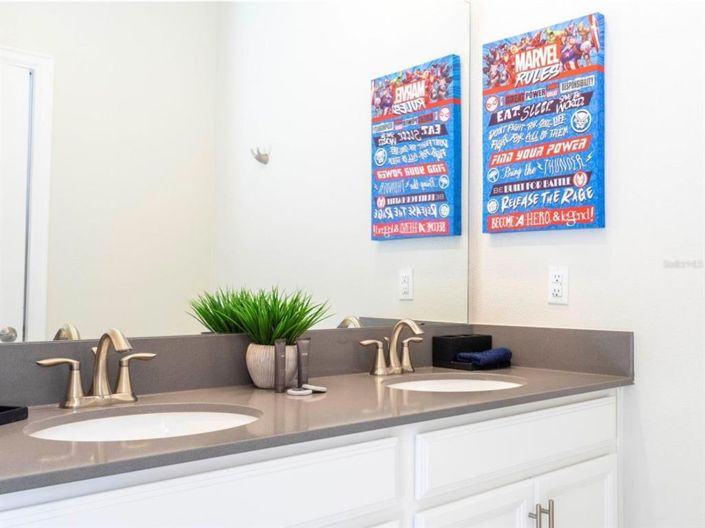 Image No.26-5 Bed Townhouse for sale