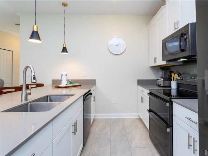 Image No.27-5 Bed Townhouse for sale