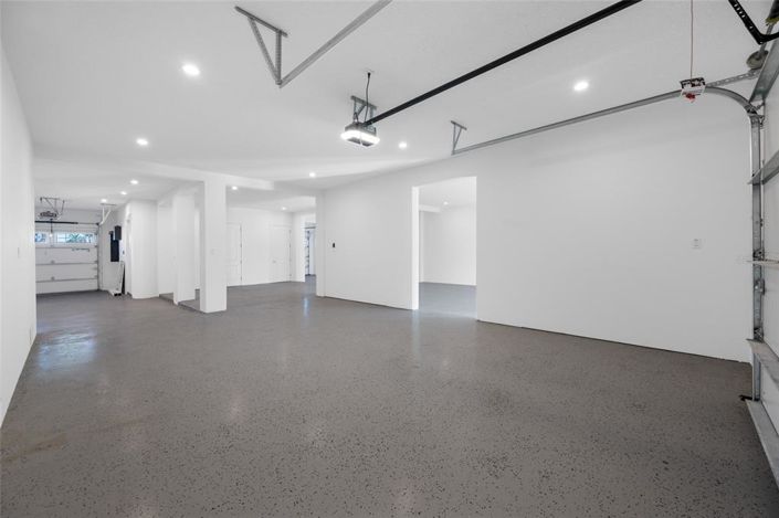 Image No.60-6 Bed Property for sale
