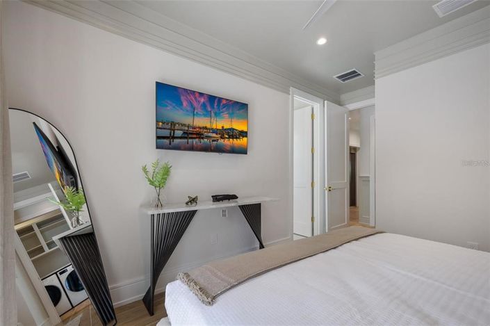 Image No.18-10 Bed Property for sale