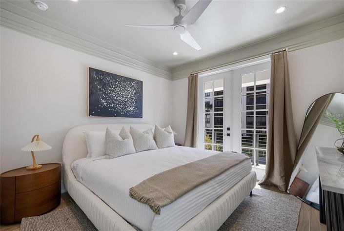 Image No.20-10 Bed Property for sale