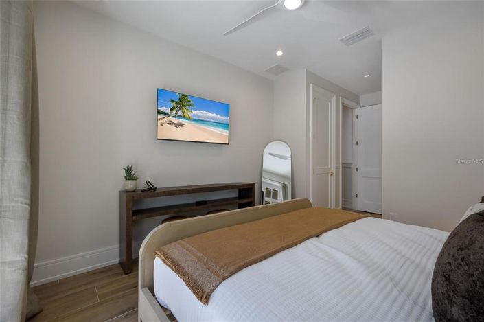 Image No.37-10 Bed Property for sale