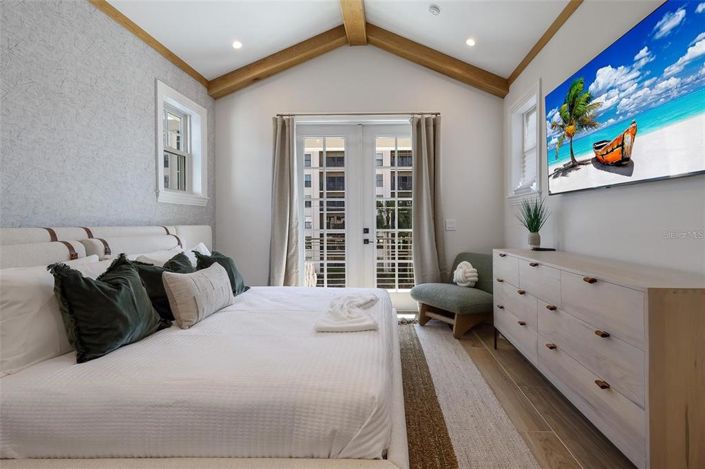 Image No.42-10 Bed Property for sale