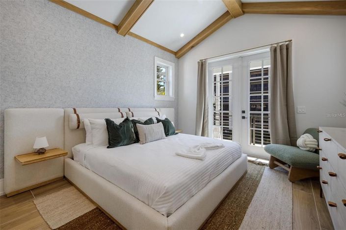 Image No.43-10 Bed Property for sale