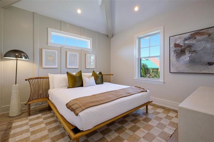 Image No.52-10 Bed Property for sale
