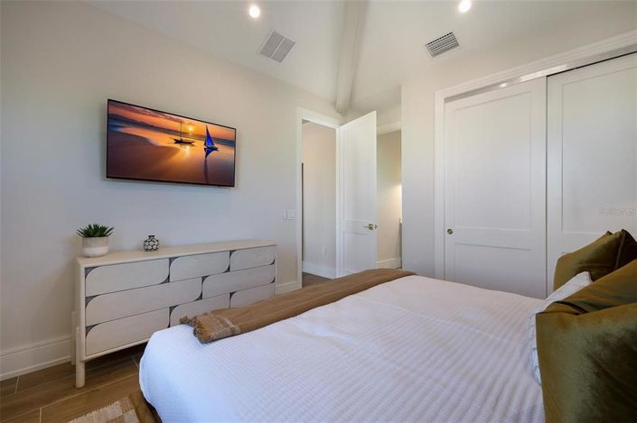 Image No.53-10 Bed Property for sale