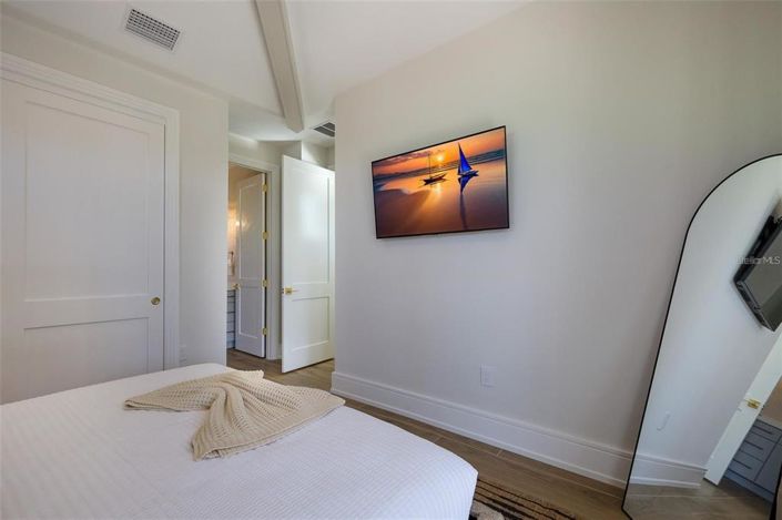 Image No.57-10 Bed Property for sale
