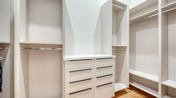 Image No.20-4 Bed Property for sale