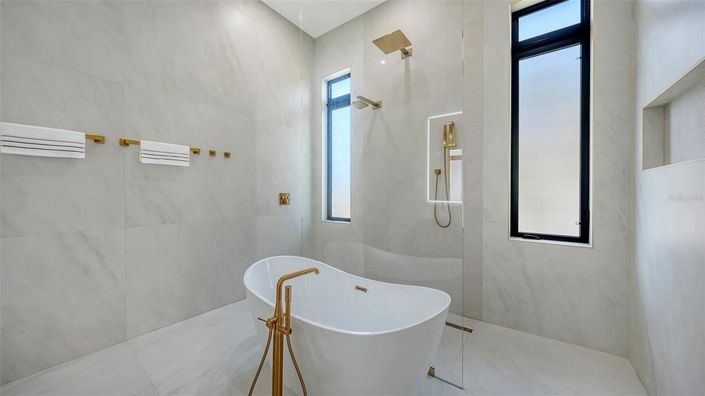 Image No.22-4 Bed Property for sale