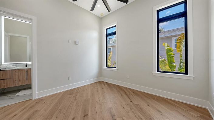 Image No.25-4 Bed Property for sale