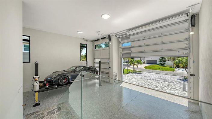 Image No.40-4 Bed Property for sale