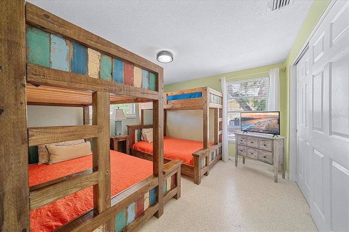 Image No.32-3 Bed Property for sale