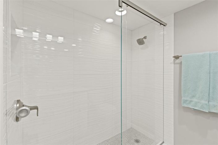 Image No.27-2 Bed Property for sale