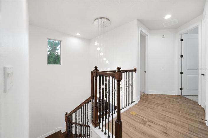 Image No.20-5 Bed Property for sale