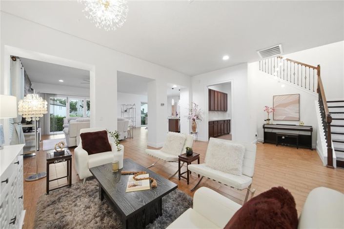 Image No.8-5 Bed Property for sale