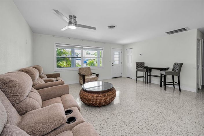 Image No.8-2 Bed Property for sale