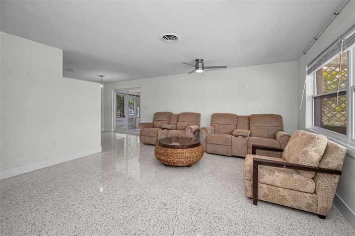 Image No.9-2 Bed Property for sale