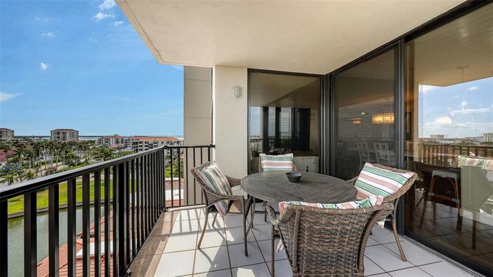 Image No.56-2 Bed Property for sale