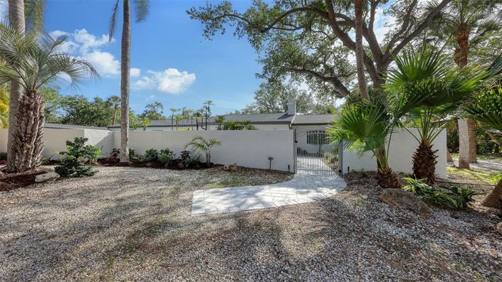 Image No.2-4 Bed Property for sale