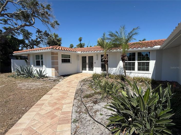 Image No.12-3 Bed Property for sale