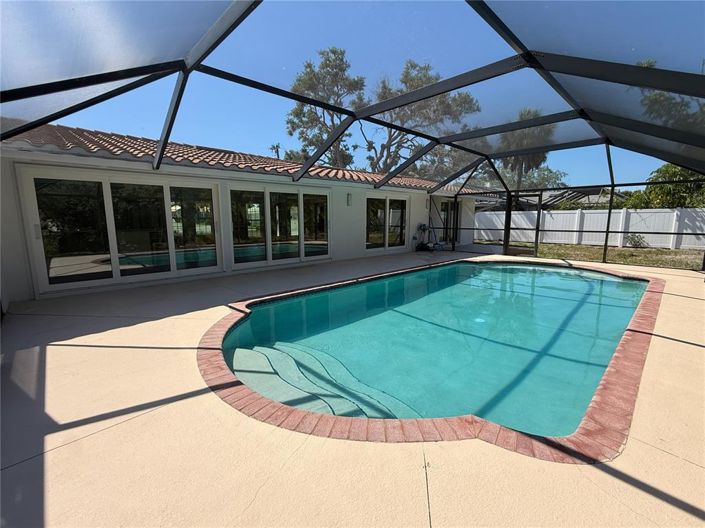 Image No.3-3 Bed Property for sale