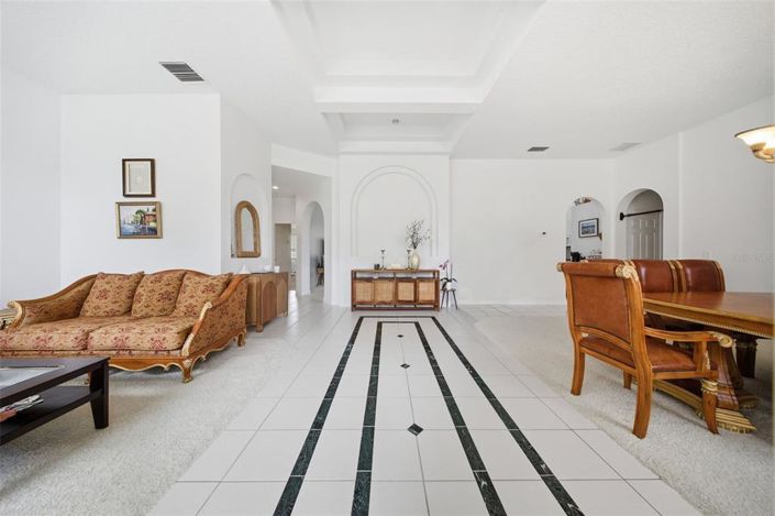 Image No.4-4 Bed Property for sale
