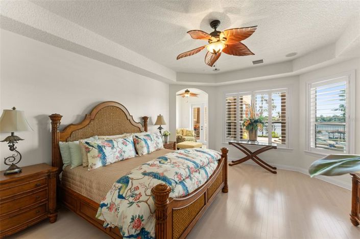 Image No.22-4 Bed Property for sale