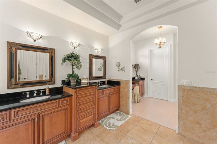 Image No.28-4 Bed Property for sale