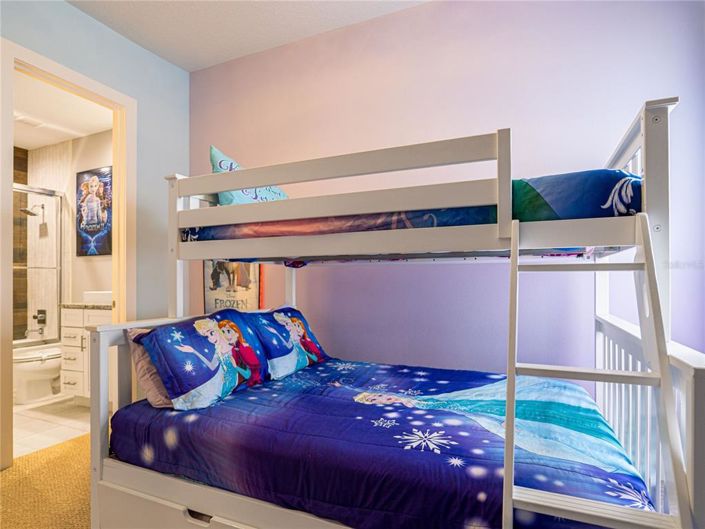 Image No.17-4 Bed Townhouse for sale