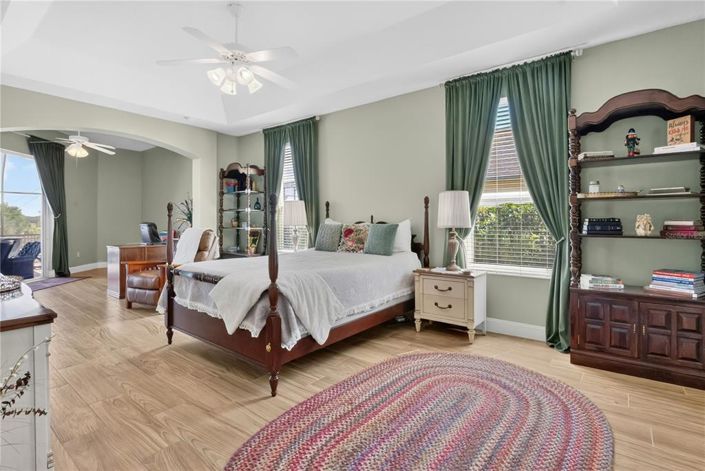 Image No.17-5 Bed Property for sale