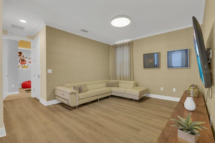 Image No.27-8 Bed Property for sale