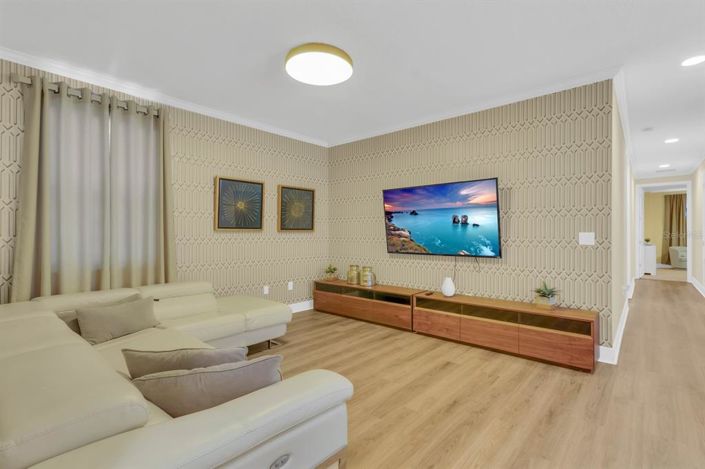 Image No.29-8 Bed Property for sale