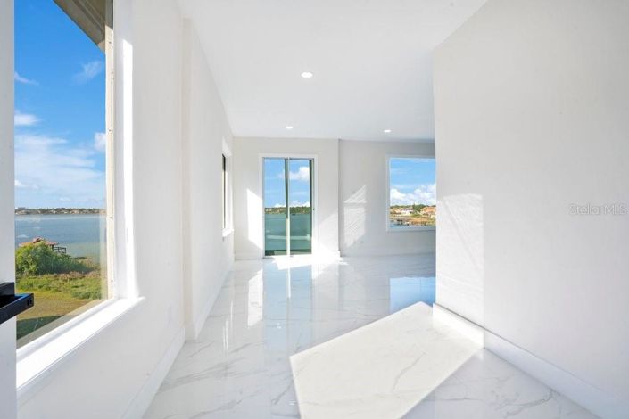 Image No.39-5 Bed Property for sale