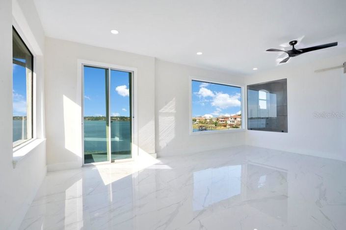 Image No.40-5 Bed Property for sale