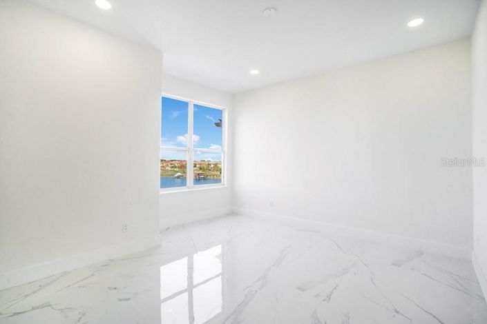 Image No.48-5 Bed Property for sale