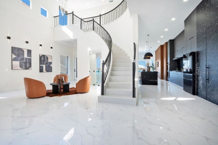 Image No.5-5 Bed Property for sale