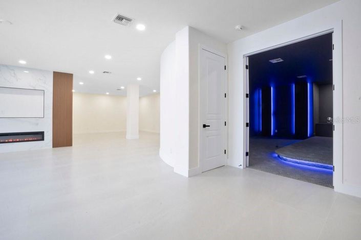Image No.58-5 Bed Property for sale