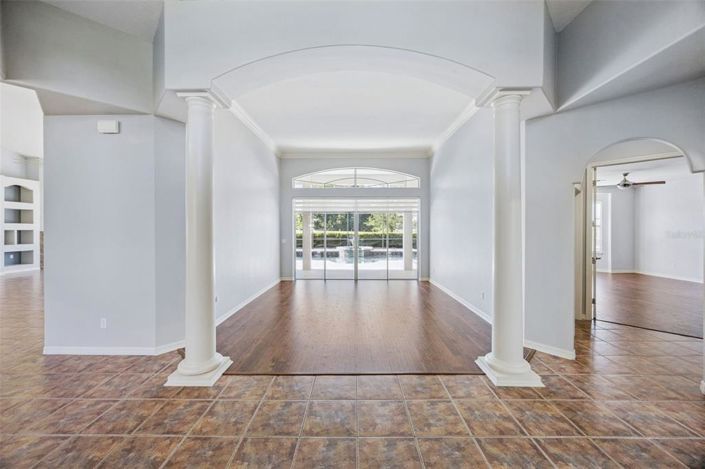 Image No.7-5 Bed Property for sale