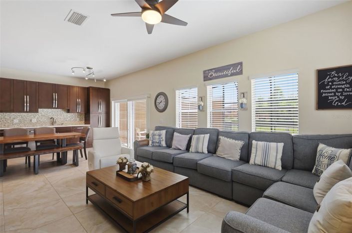 Image No.4-4 Bed Townhouse for sale